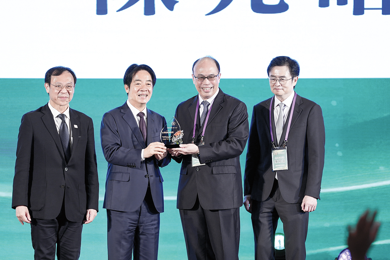 陳元皓副局長接受賴清德總統頒獎表揚